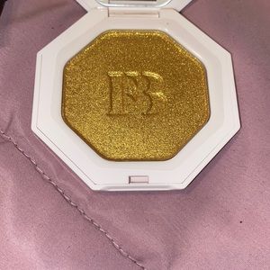Fenty beauty killawatt highlighter-trophy wife
